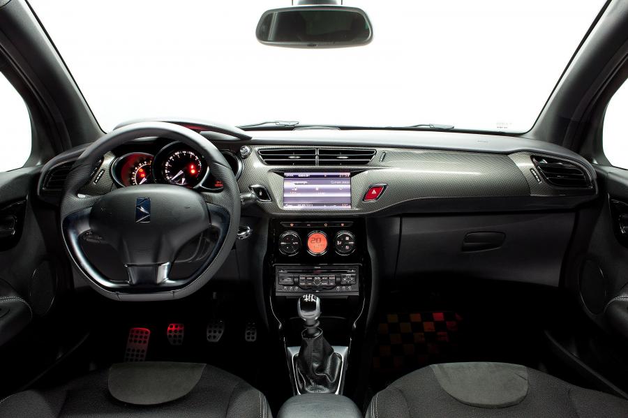  Citroen DS3 2010 года  (фото 28 из 115)